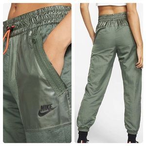 nike rebel cargo pants